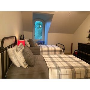 Beddys Gray twin set & Classic Plaid quilt set